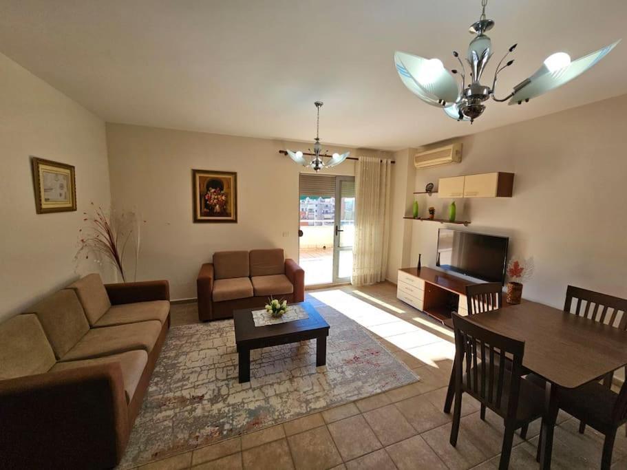 Central Apartment Тирана Екстер'єр фото