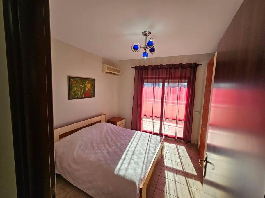 Central Apartment Тирана Екстер'єр фото