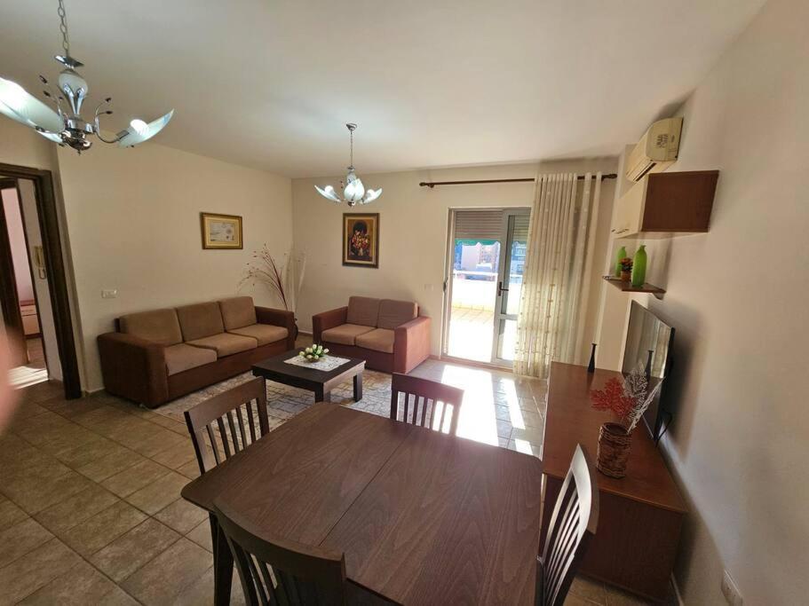 Central Apartment Тирана Екстер'єр фото