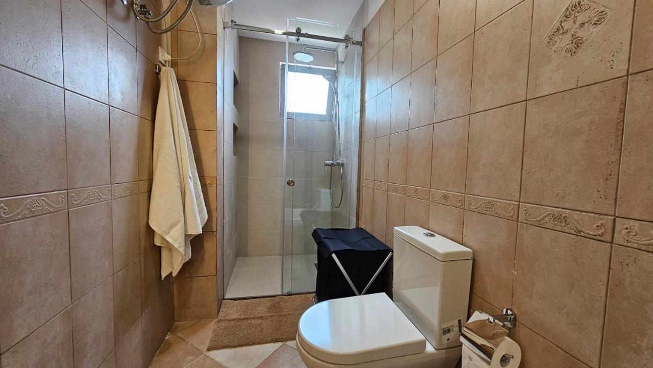 Central Apartment Тирана Екстер'єр фото